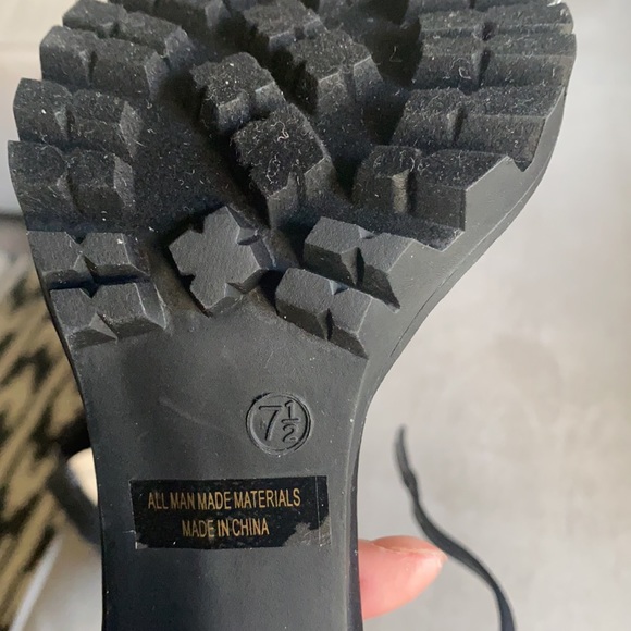 Black heels with pvc strap size 7 1/2 - Picture 6 of 7